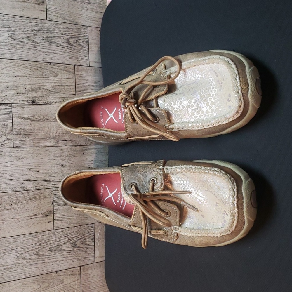 Twisted X Metallic Snakeskin Driving Moc size 7.5M